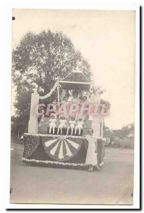 CPA Carte photo Char (jeunes filles enfants) (non localise)