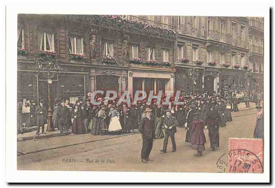 PARIS — Rue de la Paix — devant le magasin Satin