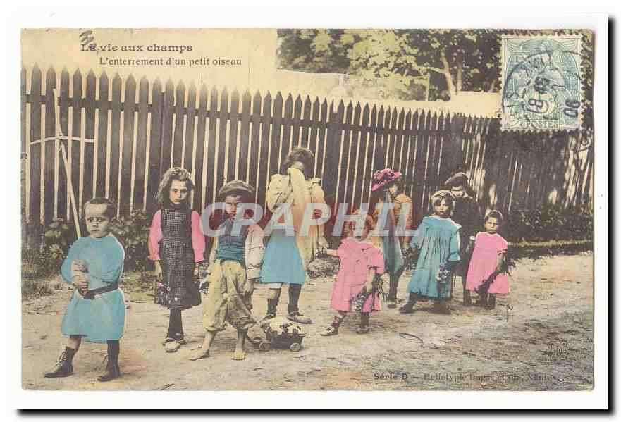 La vie aux champs CPA L'enterrement d'un peti oiseau (enfants) TOP
