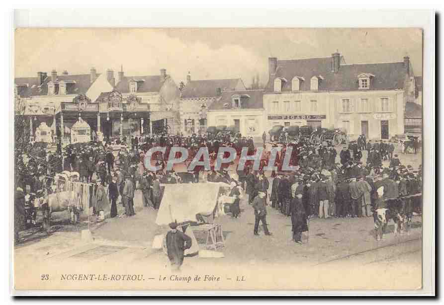 Nogent le Rotrou CPA Le champ de foire (marche)