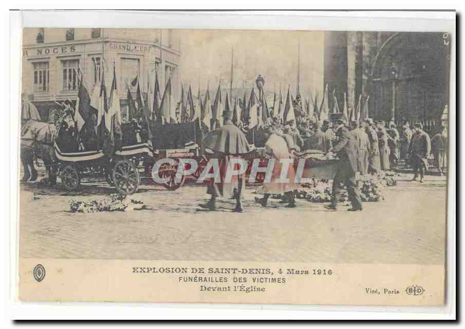 Explosion de Saint-Denis, 4 Mars 1916 — Funérailles des victimes — Devant l'Église — Viné, Paris (B.D.)