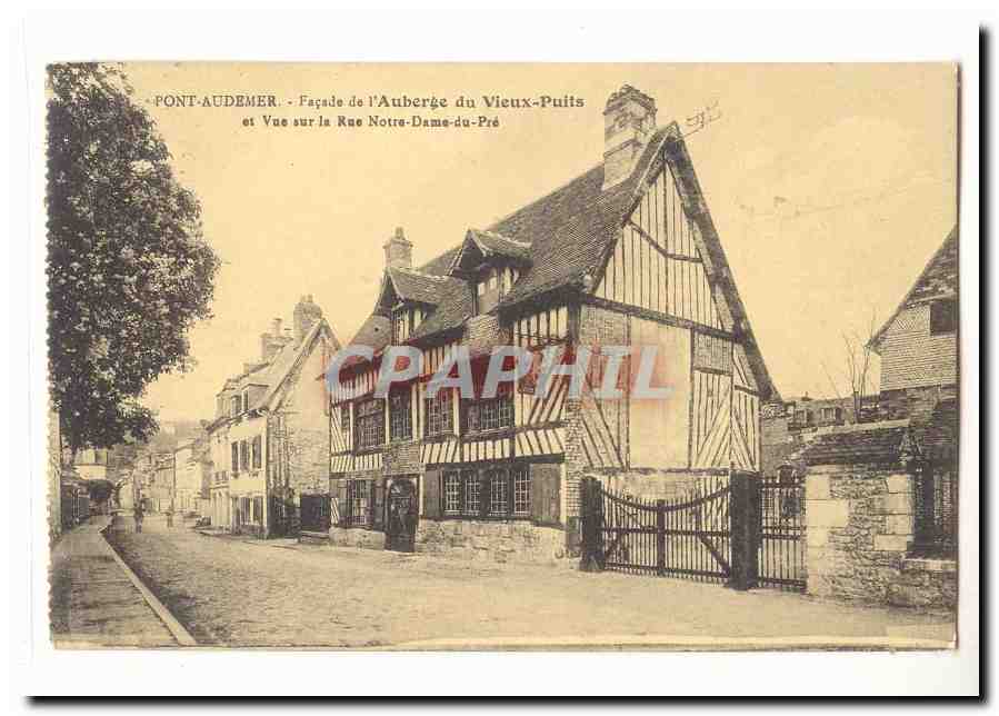 Pont-Audemer — Façade de l'Auberge du Vieux-Puits et Vue sur la Rue Notre-Dame-du-Pré