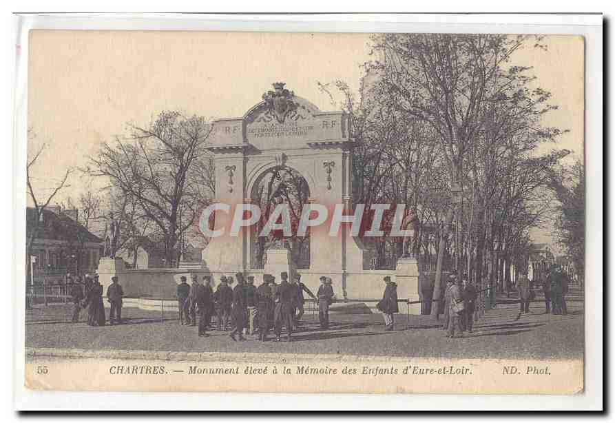 Chartres — Monument élevé à la Mémoire des Enfants d'Eure-et-Loir — ND. Phot.