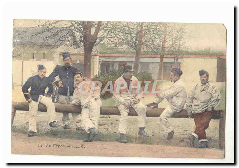 CPA Au repos (militaires militaria) TOP