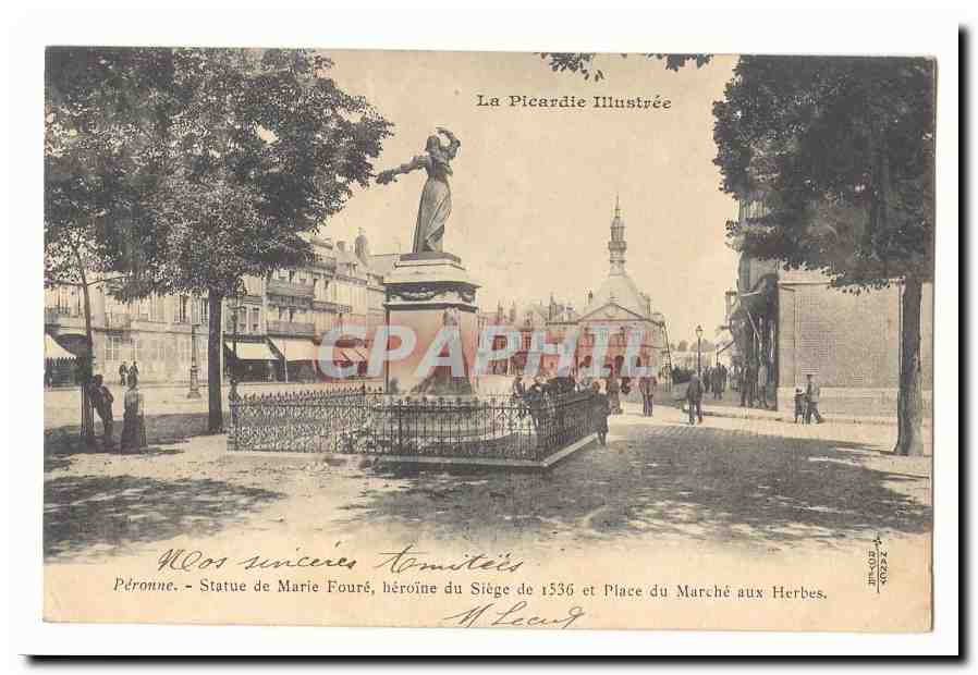 Peronne CPA Statue de Marie Foure heroine du siege de 1536 et place du marche aux herbes