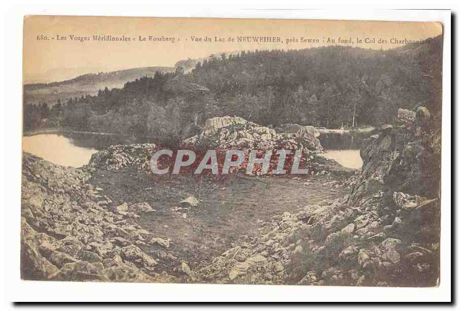 Les Vosges meridionales Le Rossberg CPA vue du lac de Neuweiher pres Sewen Au fond le col des Charbonniers