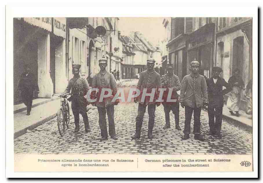 Prisonniers allemands dans une rue de Soissons après le bombardement — Éditeur E.D.