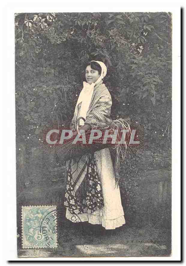 CPA Jeune femme (Saone et Loire folklore coiffe costume)