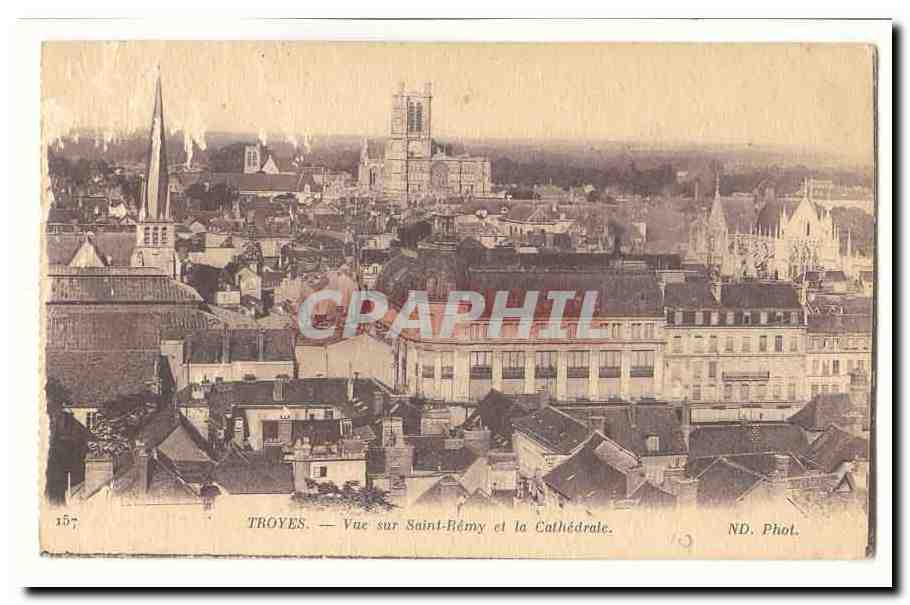 Troyes — Vue sur Saint-Rémy et la Cathédrale — ND. Phot.