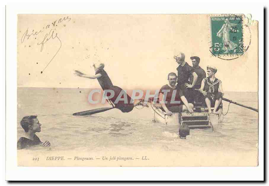 Dieppe CPA Plongeuses Un joli plongeon