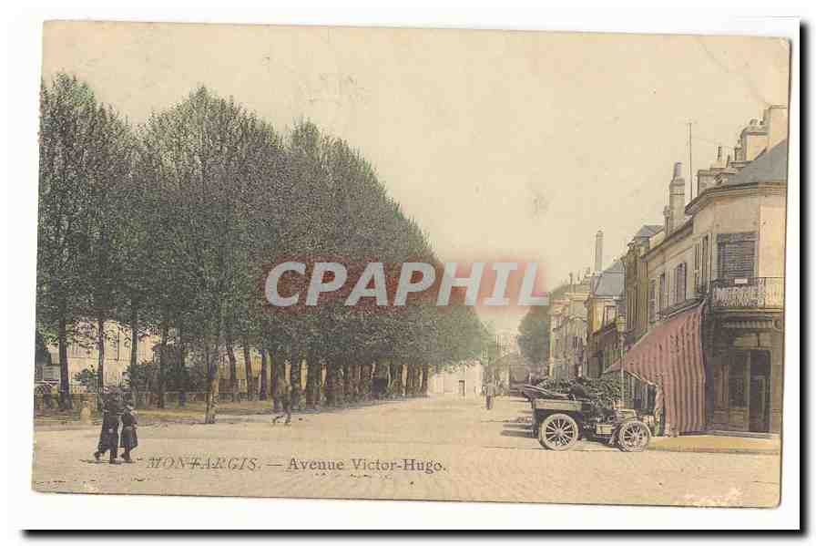 Montargis CPA Avenue Victor Hugo (automobile)