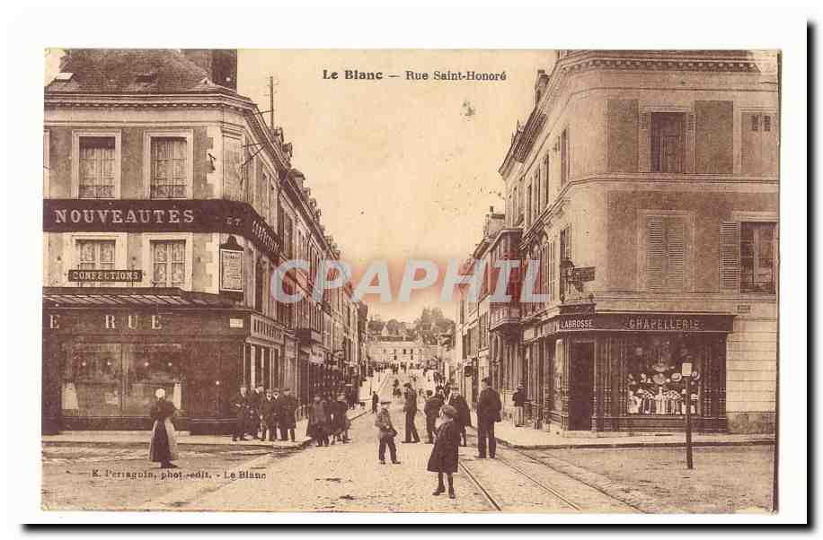 Le Blanc CPA Rue Saint Honore (animee) (chapellerie)