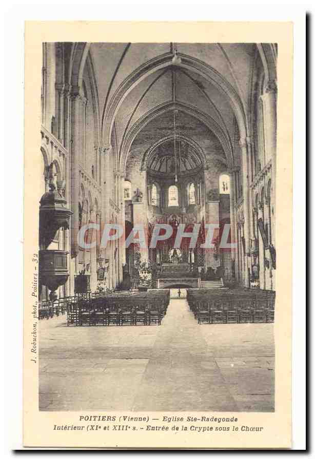 Poitiers (Vienne) — Église Sainte-Radegonde — Intérieur (XIe et XIIIe s.) — Entrée de la Crypte sous le Chœur