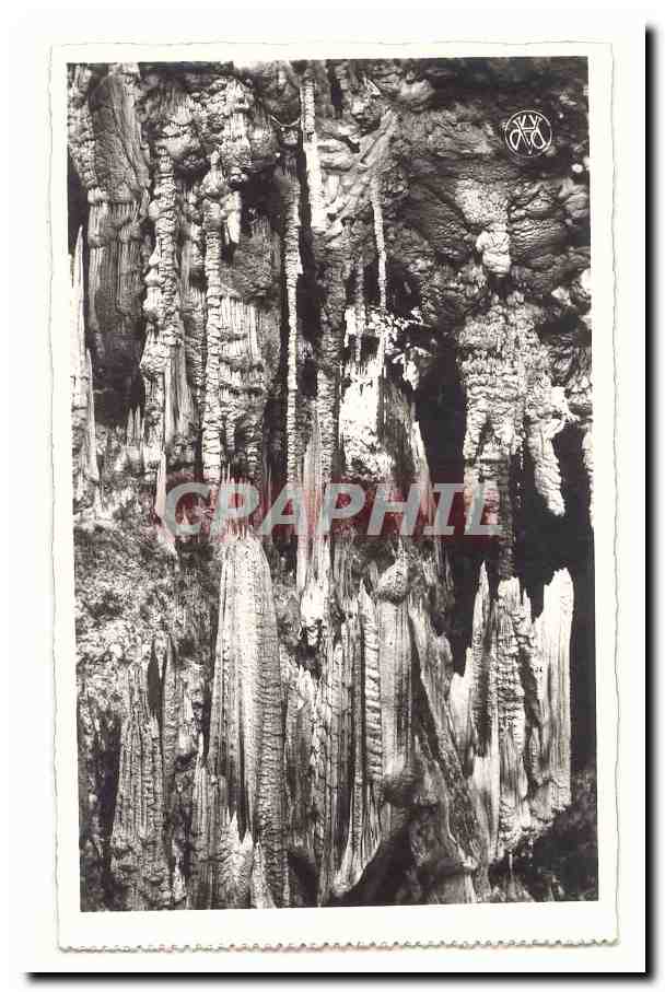 Grottes de Sainte-Croix — stalactites et stalagmites — éditeur KNA