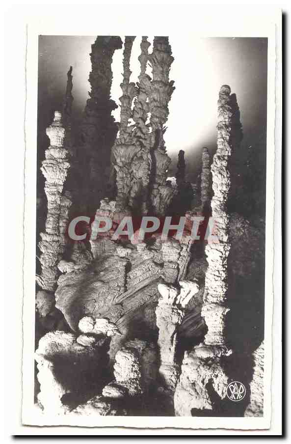 Grottes de la Vésubie — formations stalactitiques — éditeur DAVO