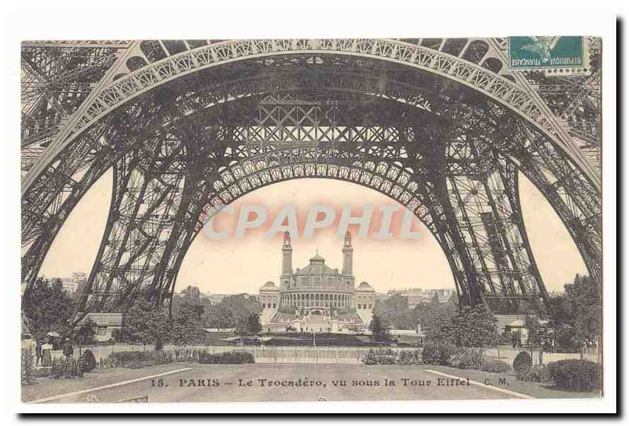 Paris (8eme) CPA Le Trocadero vu sous la Tour Eiffel