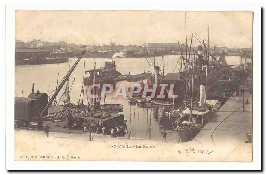 St Nazaire CPA Les bassins (bateaux animee)