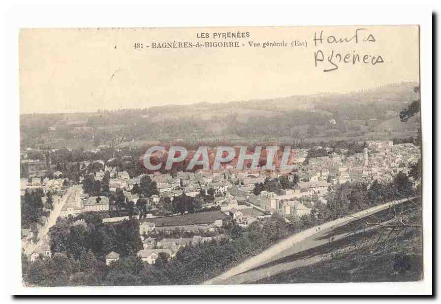 Bagneres de Bigorre CPA Vue generale (Est)