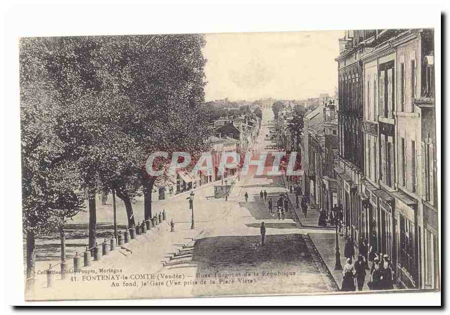 Fontenay-le-Comte (Vendée) — Rue Proust et de la République — Vue prise de la Place Victor