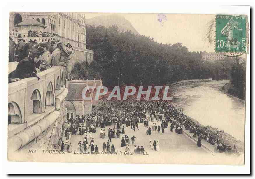 Lourdes CPA La place de la grotte et le Gave