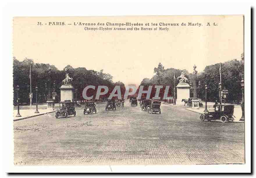 Paris (8eme) CPA L'avenue des Champs Elysees et les chevaux de MArly