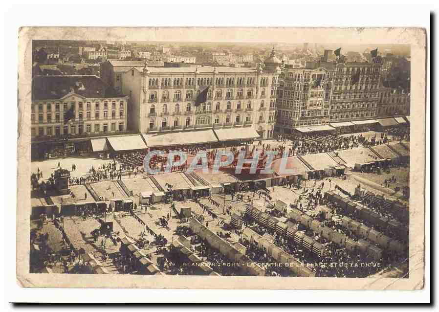 Belgique Blankebberghe CPA Le centre de la plage et le digue