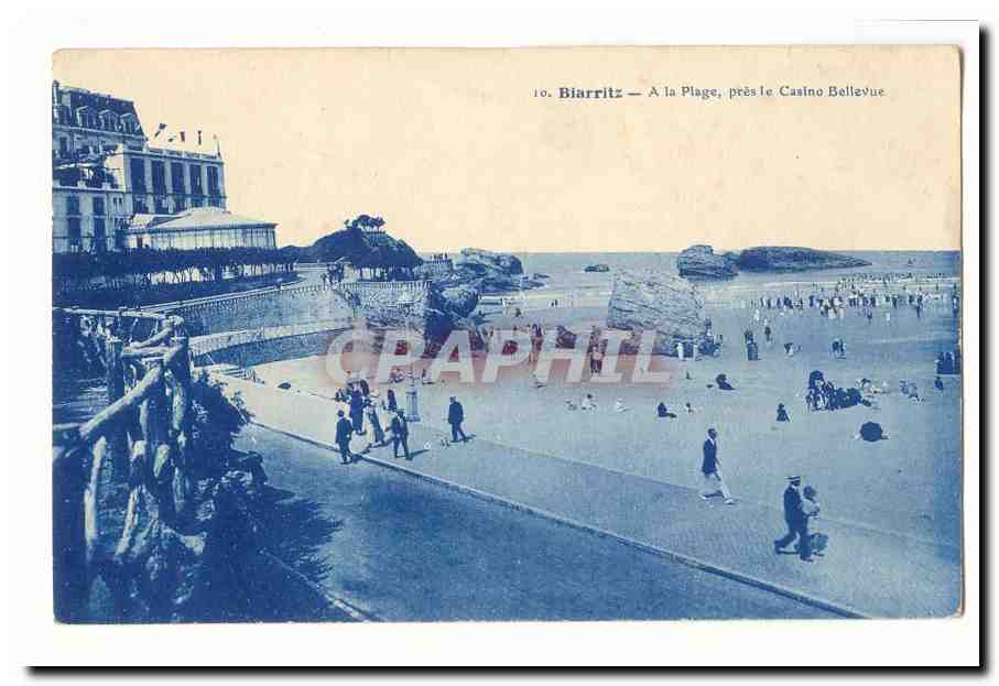 Biarritz CPA A la plage pres le Casino Bellevue