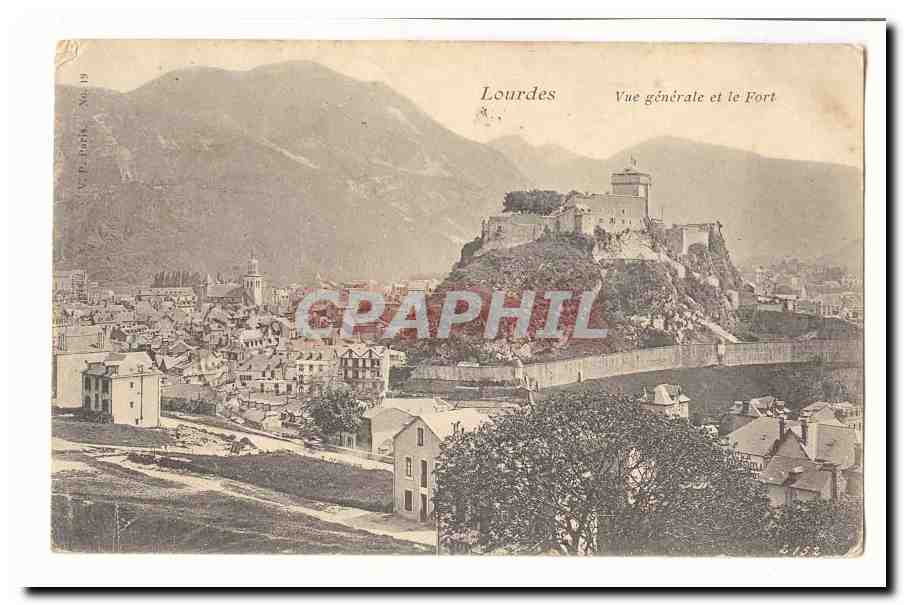 Lourdes CPA Vue generale et le fort