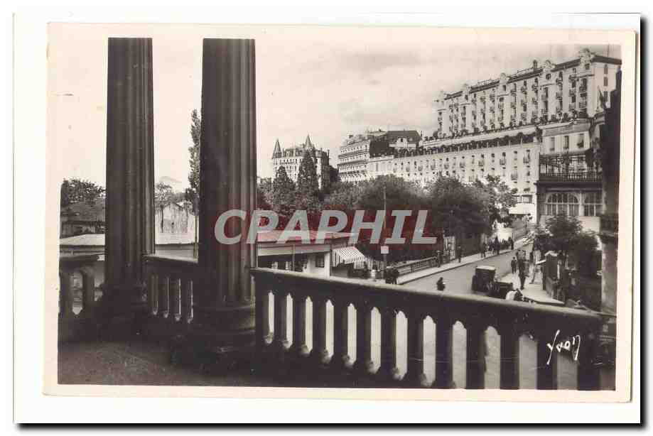 Vue de la rue de la Paix à Vichy — éditeur Y. 0017