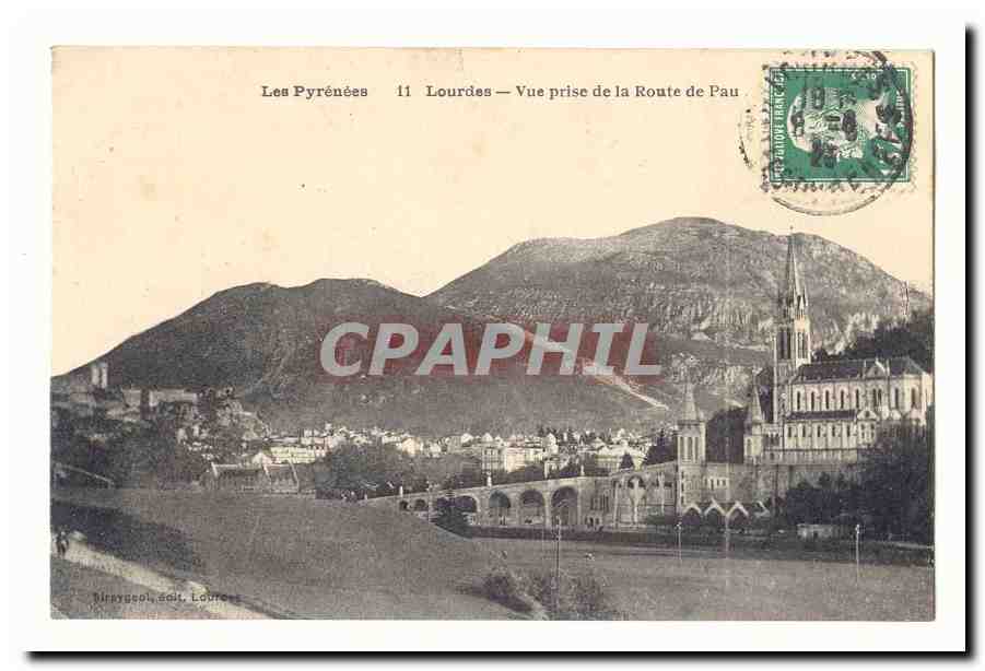 Lourdes CPA Vue prise de la route de Pau