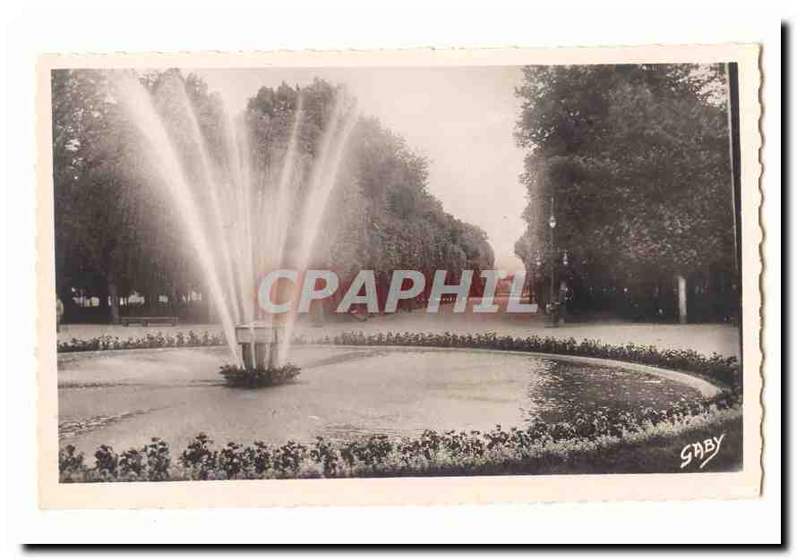 Fontaine circulaire — parc arboré — éditeur SABY