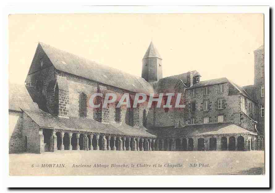 Mortain CPA Ancienne abbaye Blanche le cloitre et la chapelle