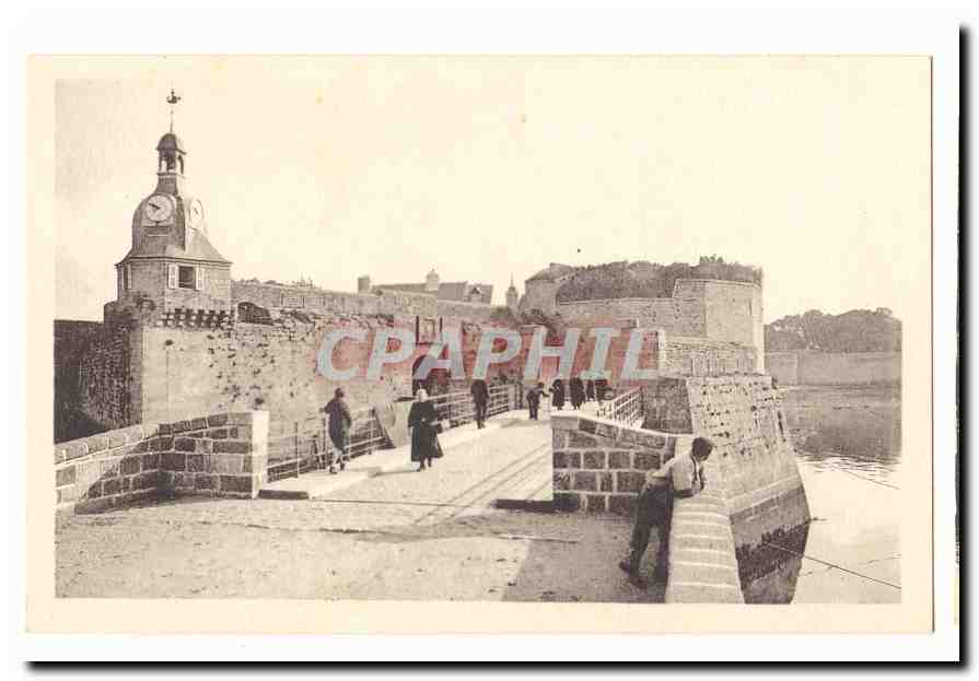 Concarneau CPA Entree des remparts