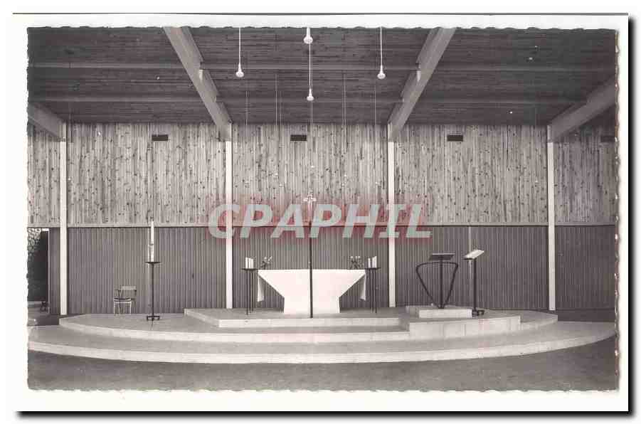 Intérieur d'une église moderne — bois et béton — éditeur inconnu