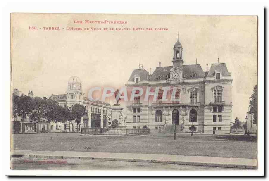 Tarbes - L'Hôtel de Ville et le Nouvel Hôtel des Postes
