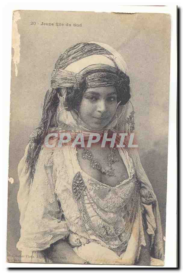 CPA Jeune fille du sud (folklore coiffe costume algerie)