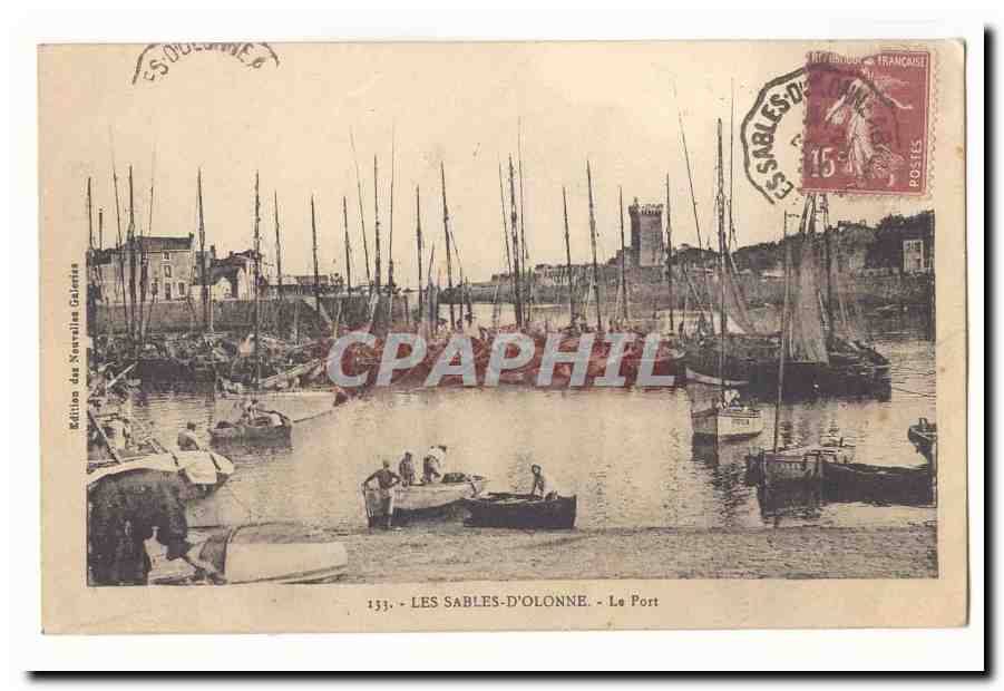 Les Sables d´Olonne CPA Le port (bateaux)
