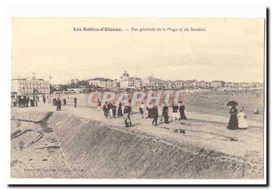 Les Sables d´Olonne CPA Vue generale de la plage et du remblai
