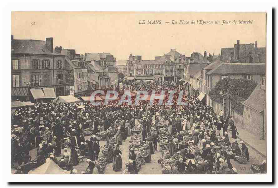 Le Mans CPA La place de l'Eperon un jour de marche TOP
