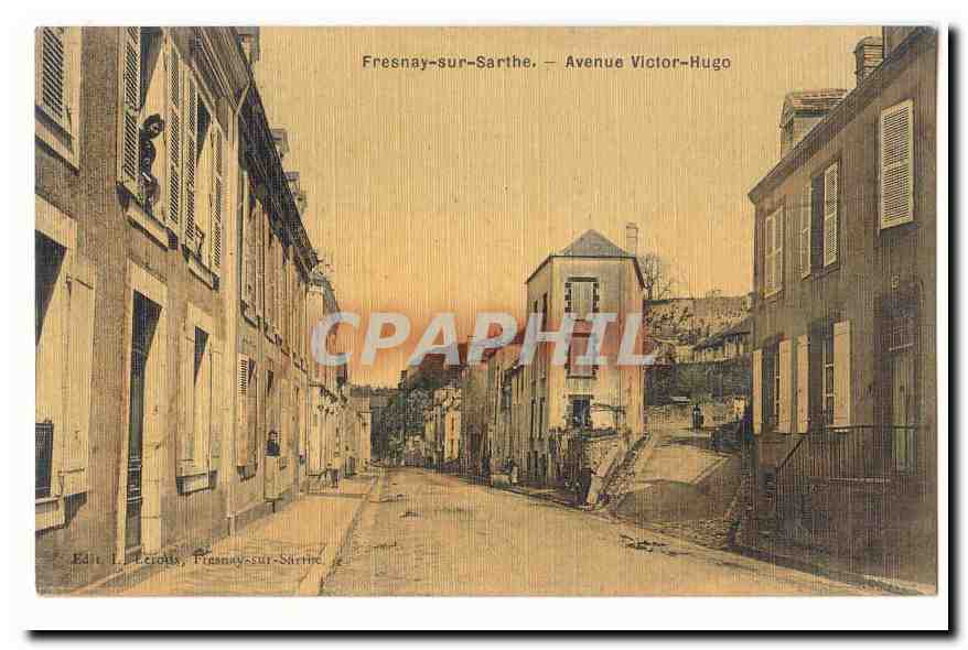Fresnay-sur-Sarthe — Avenue Victor-Hugo — Édit. L. Leroy