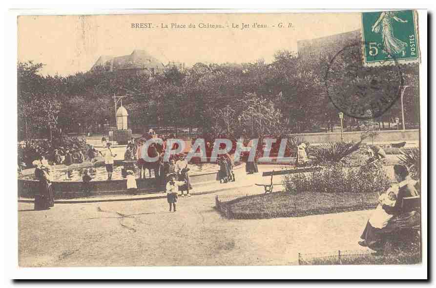 Brest CPA La place du chateau Le jet d'eau