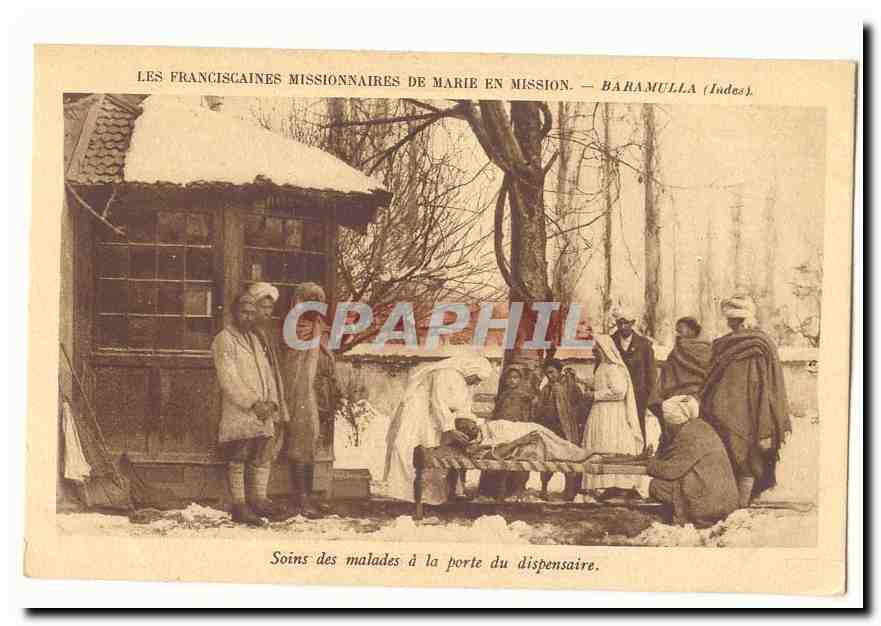 Las Franciscanas Misioneras de María en misión — Baramulla (India). Atención médica a la puerta del dispensario.