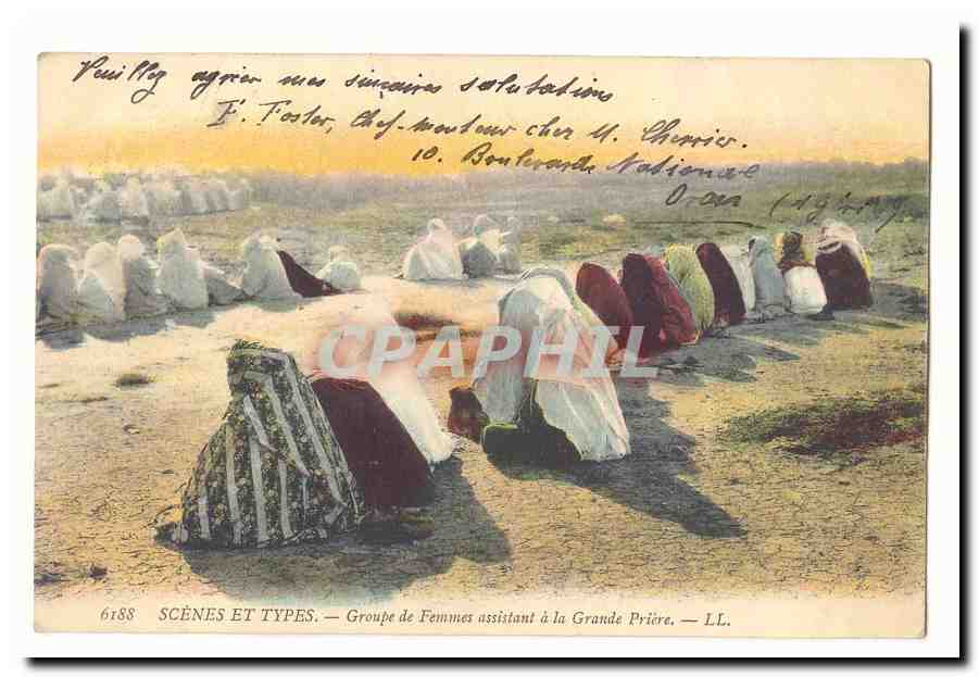 Scenes et Types CPA Groupe de femmes assistant a la Grande priere