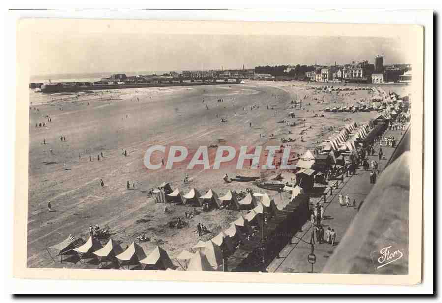 Les Sables d'olonne CPA Vue panoramique de la plage et de la jetee un coin de la Chaume et du fort St Nicolas