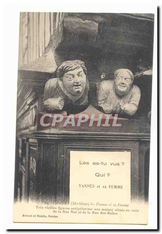 Vannes CPA Vannes et sa femme Vieilles figures sculptees au coin de la Rue Noe et de la rue des Halles
