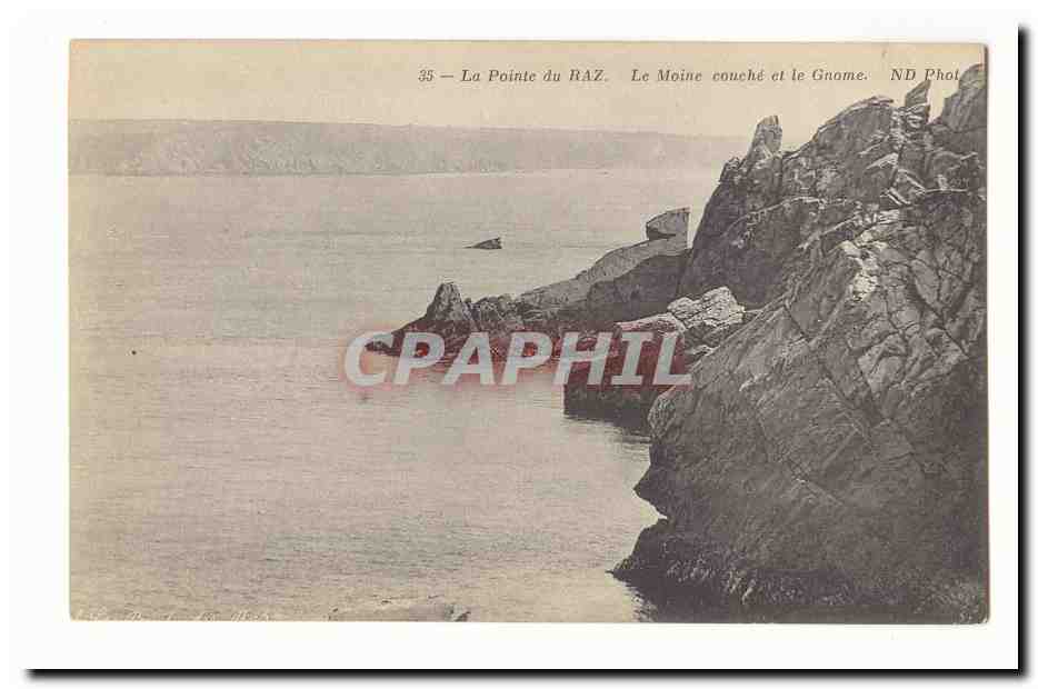Pointe du Raz CPA Le moine couche et le gnome