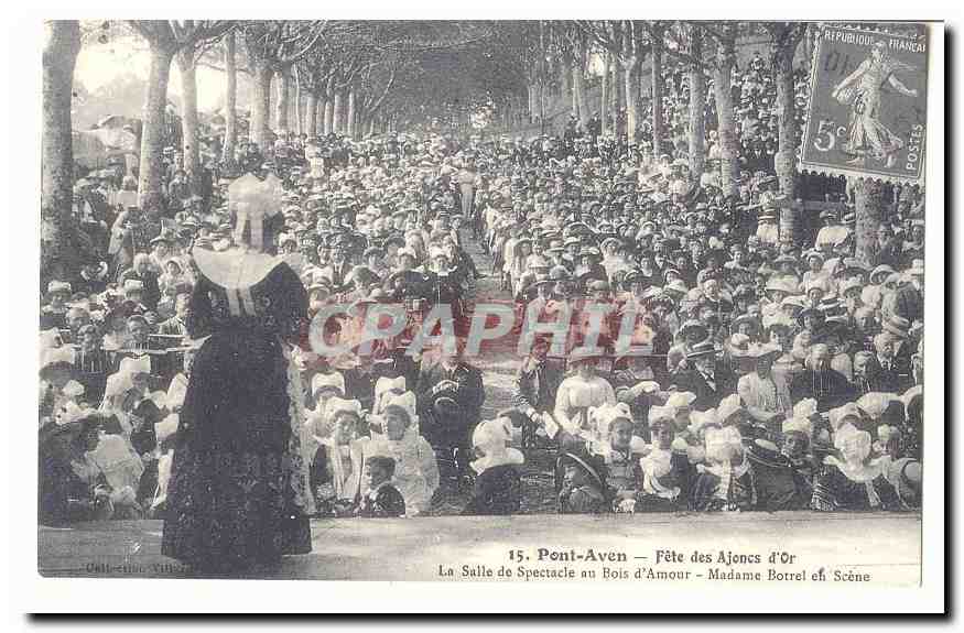 Pont Aven CPA Fete des ajoncs d'or La salle de spectacle au Bois d'Amour Madame Borrel en scene (reproduction)