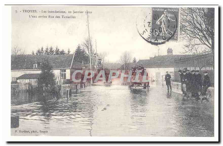 REPRODUCTION Troyes Les inondations 22 janvier 1910 L'eau arrive Rue des Tauxelles