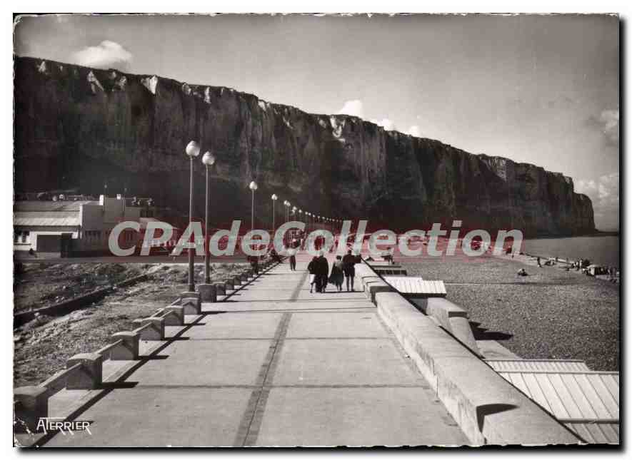 CPSM LE TREPORT la digue et les falaises