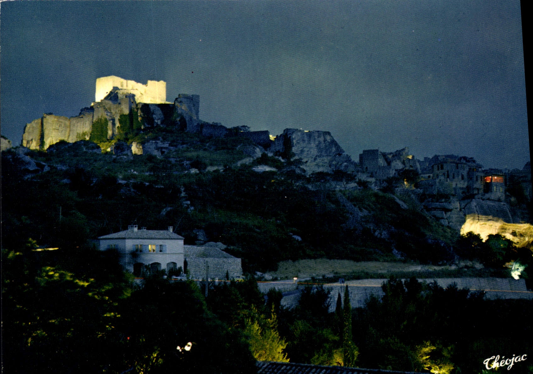El pueblo de los Baux — Vista nocturna — Ediciones Théo Jac, n°25